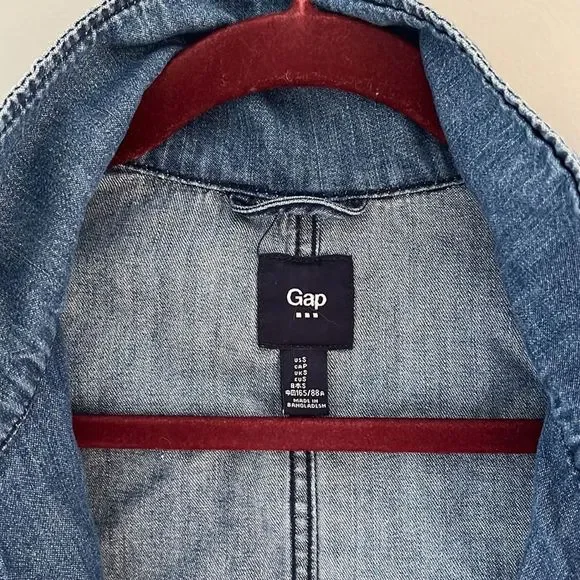 GAP- Denim jacket 💙 size Small - Picture 4 of 8